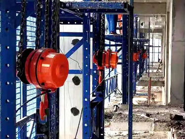 爬架電動葫蘆和群吊電動葫蘆說的是一種設(shè)備嗎