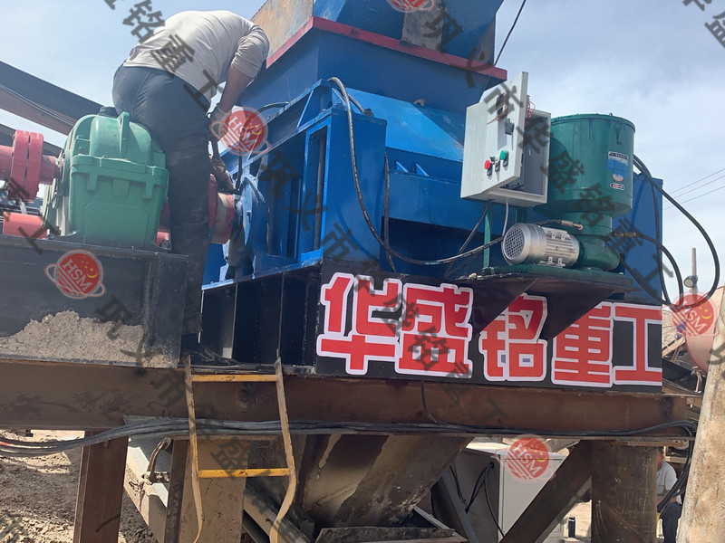 中煤集團(tuán)時產(chǎn)300噸石灰石輥式破碎機生產(chǎn)現(xiàn)場